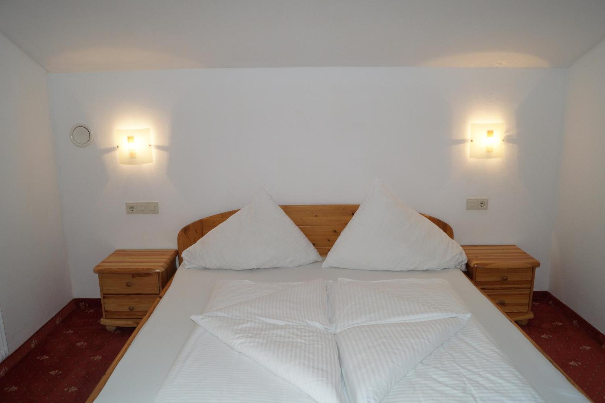 Adler Hotel-Pension Fulpmes Quarto foto